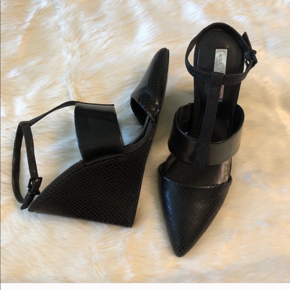 BCBGMaxAzria Shoes - BLACK BCBG MAXAZRIA HEELS